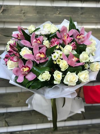 Букет цветов из: Розы и Хризантемы в Райсеменовское