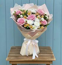 Букет цветов из:  Гвоздики, Орхидеи и Розы в Райсеменовское