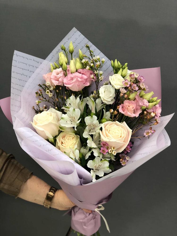 Букет цветов из: Альстромерии, Розы и Лизиантусы в Райсеменовское