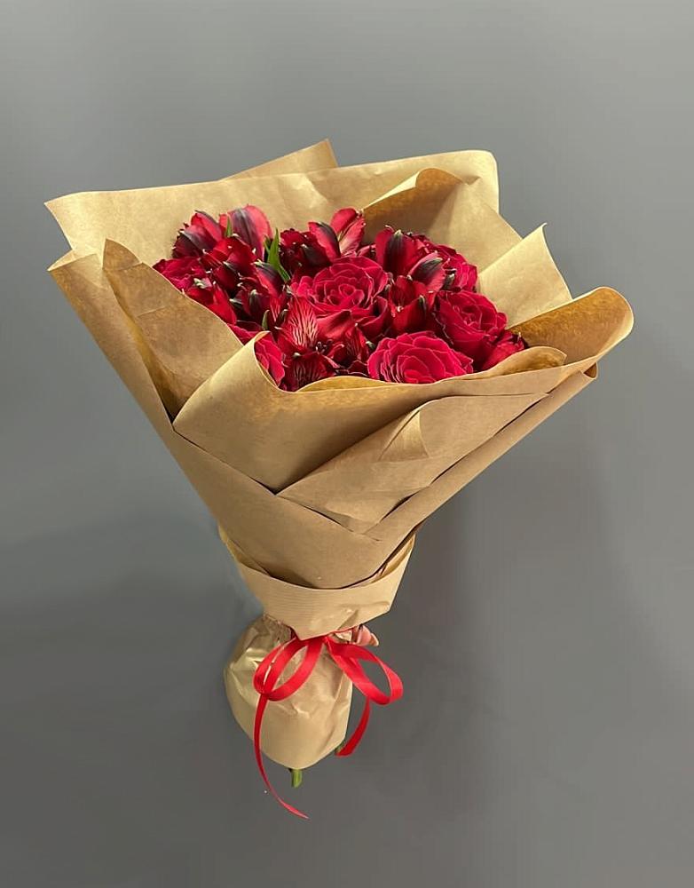 Букет цветов из: Альстромерии и Розы в Райсеменовское