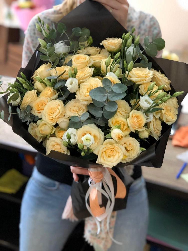 Букет цветов из: Розы и Лизиантусы в Райсеменовское