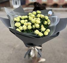 Букет Белые кустовые розы Солинеро в Райсеменовское