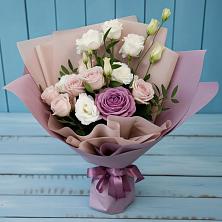 Букет цветов из:  Розы и Лизиантусы в Райсеменовское