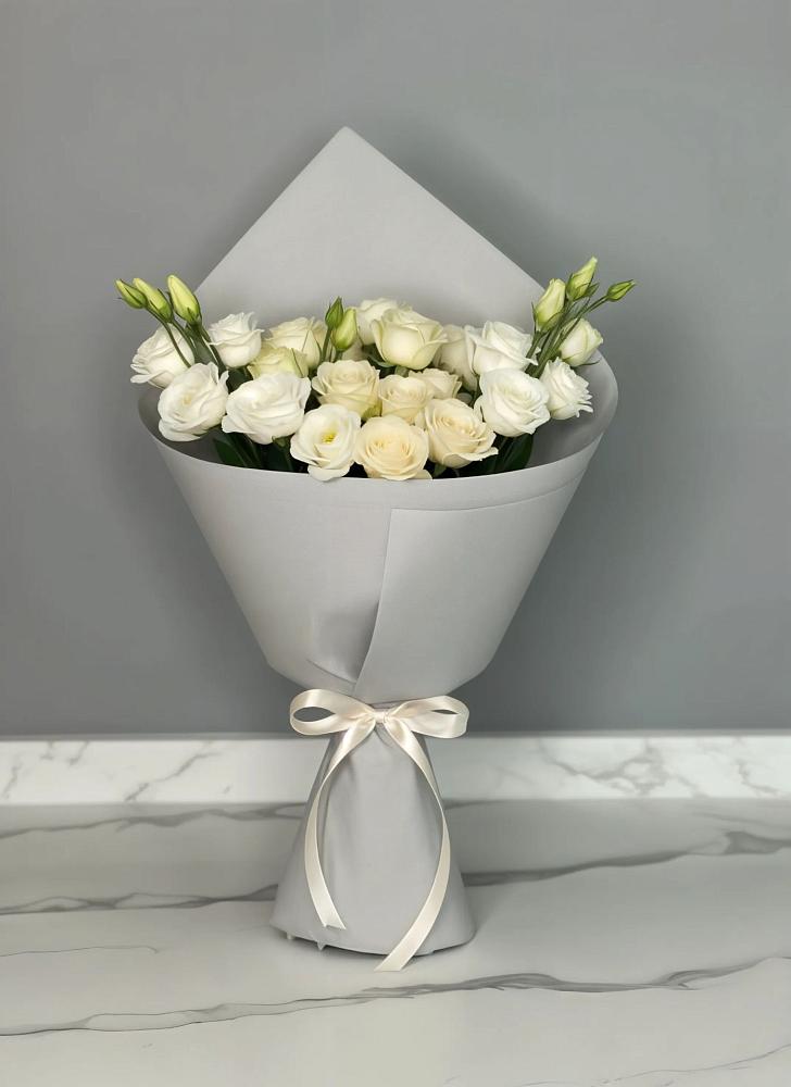 Букет цветов из: Розы и Лизиантусы в Райсеменовское