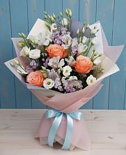 Букет цветов из:  Лизиантусы, Розы, Альстромерии и Гипсофила в Райсеменовское