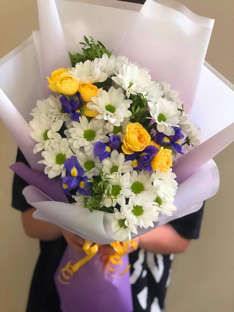 Букет цветов из: Ирисы, Хризантемы и Розы в Райсеменовское