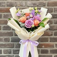 Букет цветов из:  Лизиантусы и Розы в Райсеменовское