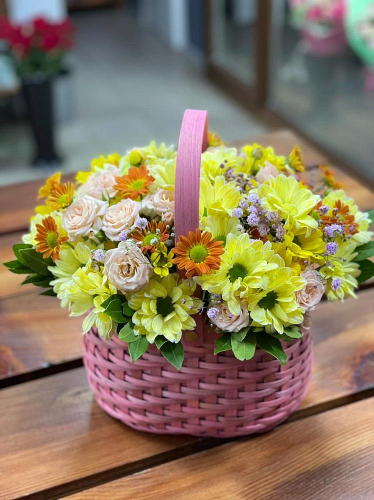 Цветочная композиция из Хризантемы и Розы в корзине в Райсеменовское