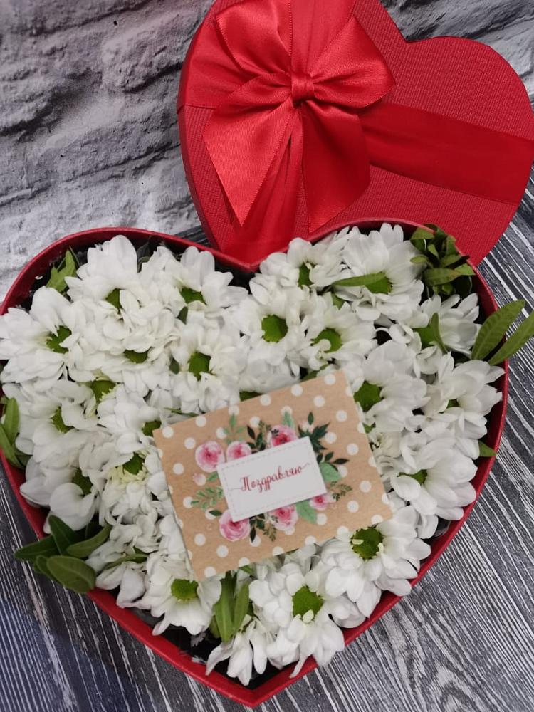 Цветочная композиция из Хризантемы в виде сердца в Райсеменовское