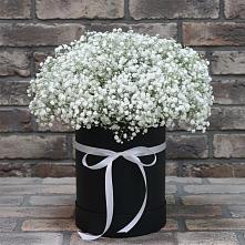 Цветочная композиция из Гипсофила в шляпной коробке в Райсеменовское