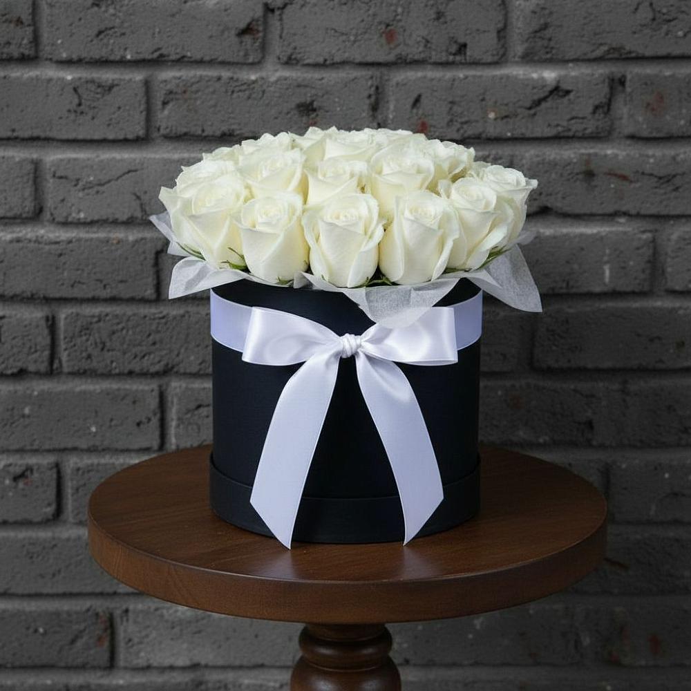 Цветочная композиция из Розы в шляпной коробке в Райсеменовское