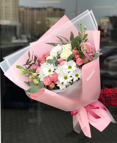 Букет цветов из: Розы, Лизиантусы и Хризантемы в Райсеменовское