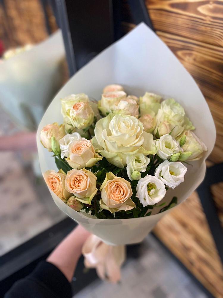 Букет цветов из: Розы и Лизиантусы в Райсеменовское