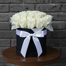 Цветочная композиция из Розы в шляпной коробке в Райсеменовское