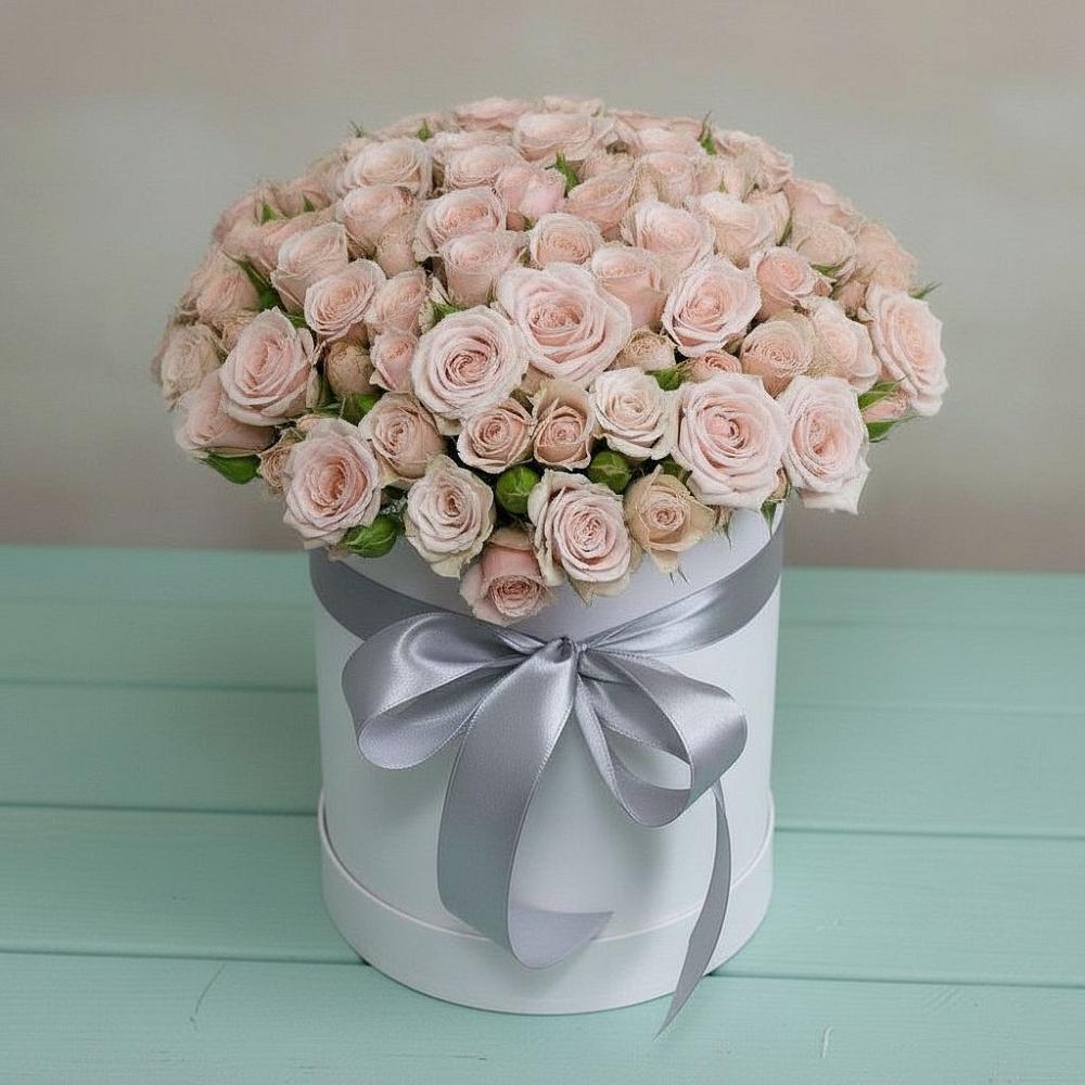 Цветочная композиция из Розы в шляпной коробке в Райсеменовское